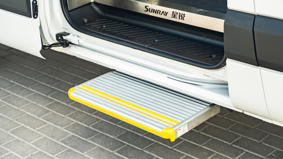 Automatic side step bars